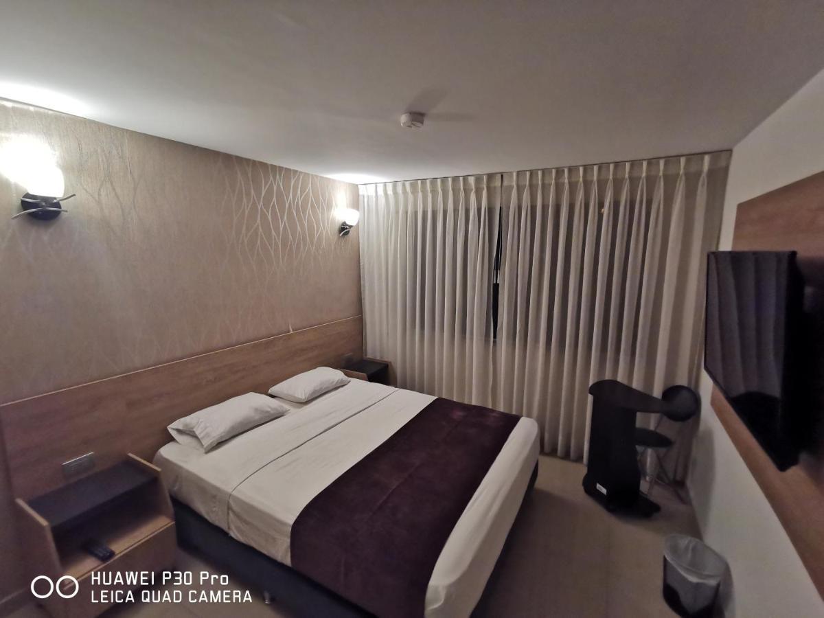 Hotel Lindsay マニサレス エクステリア 写真